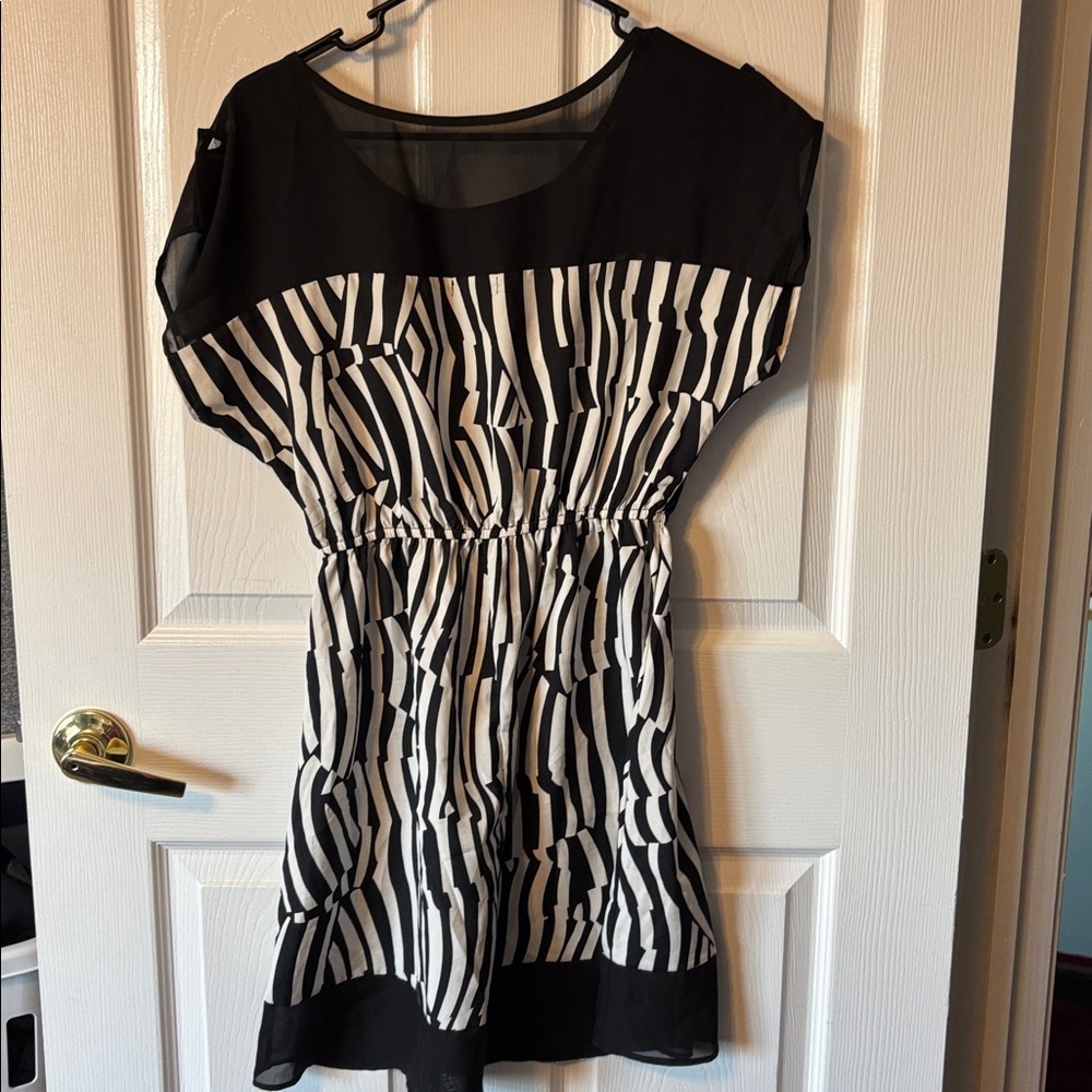 Black & White Dress - Picture 8 of 8